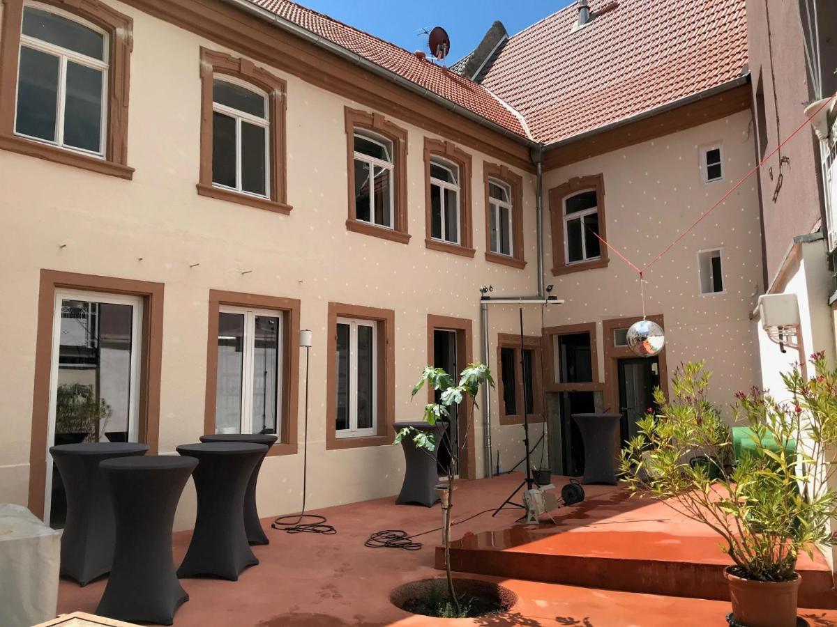 Boutique-Ferienwohnung Im Alten Weinhaus Moser Grünstadt Екстериор снимка
